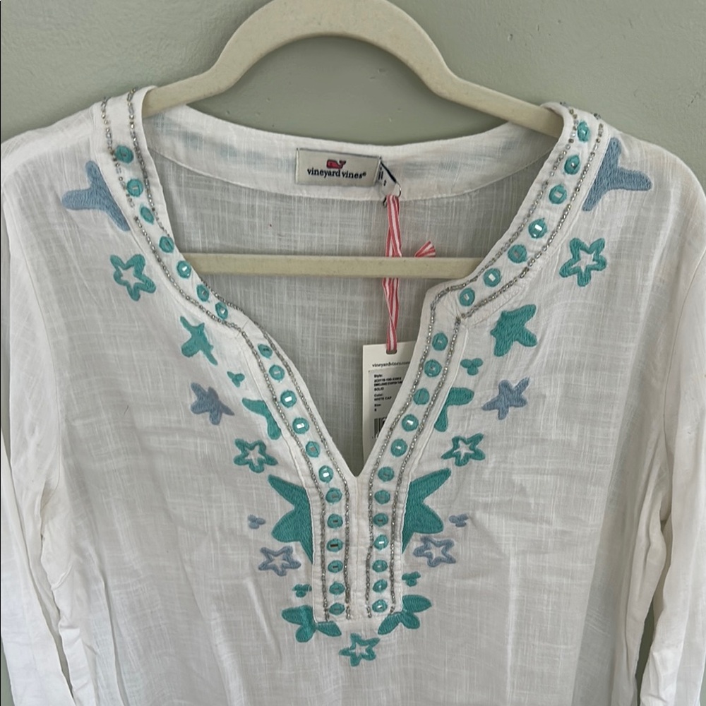 Vineyard Vines White Tunic with Blue and Green Embroidery